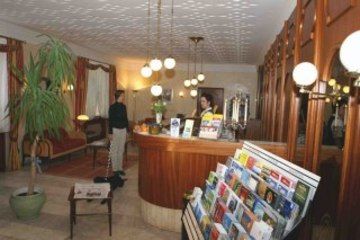 Carmen Hotel 3*