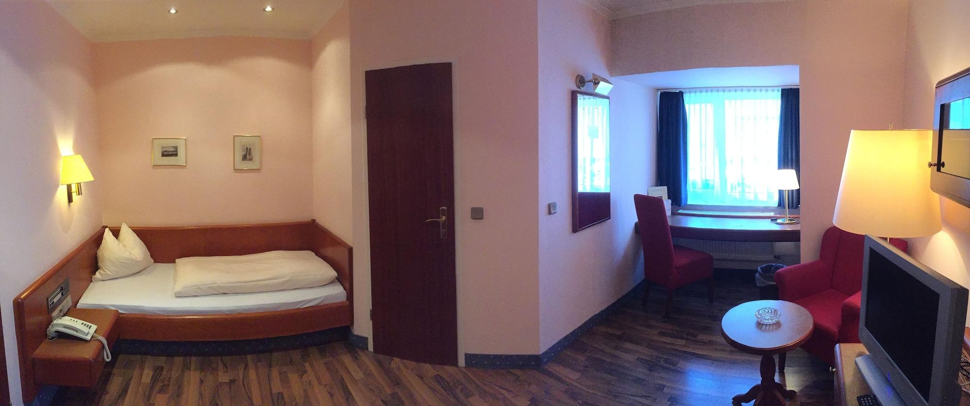 Carmen Hotel 3*